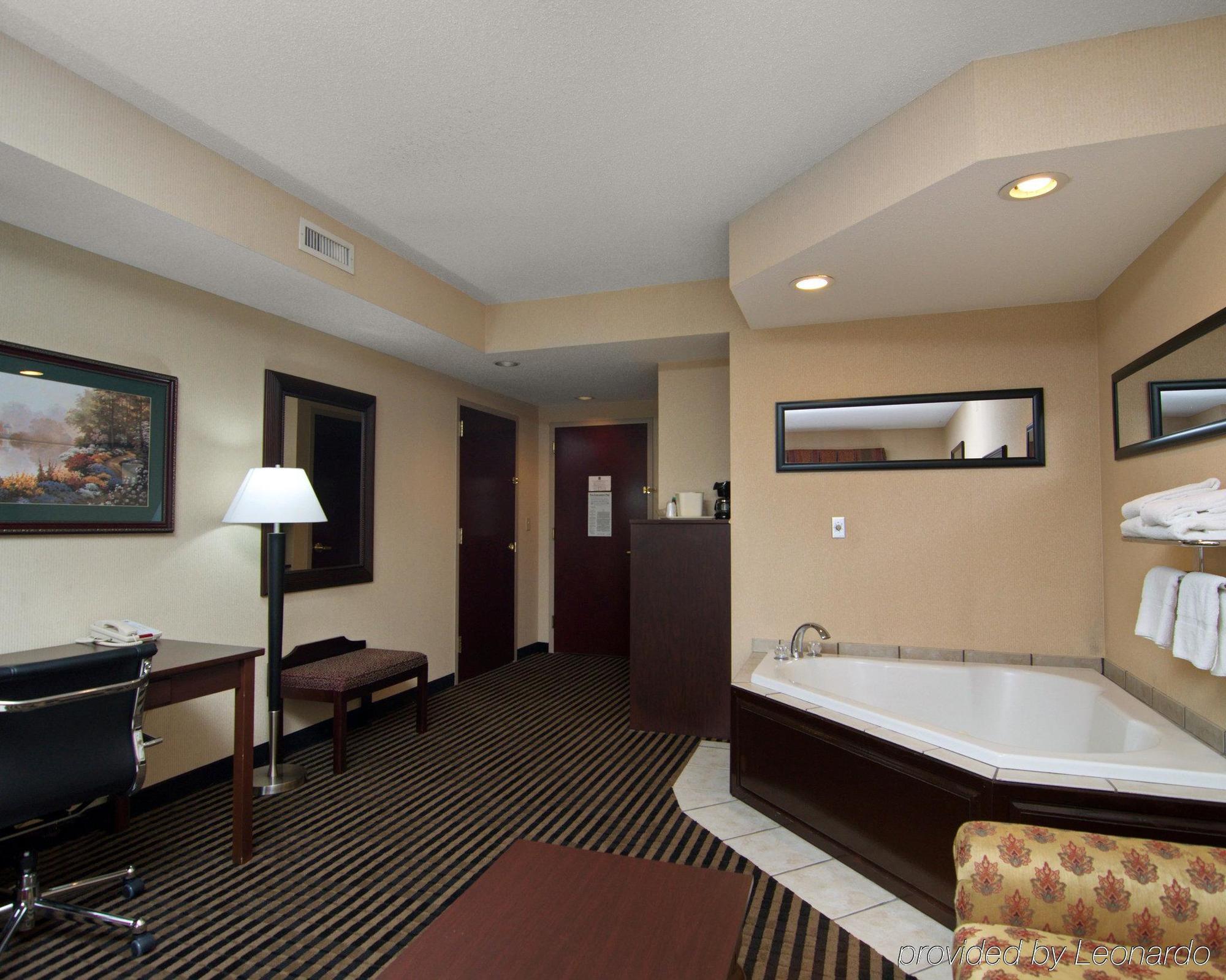 Quality Inn & Suites Abingdon Exterior photo