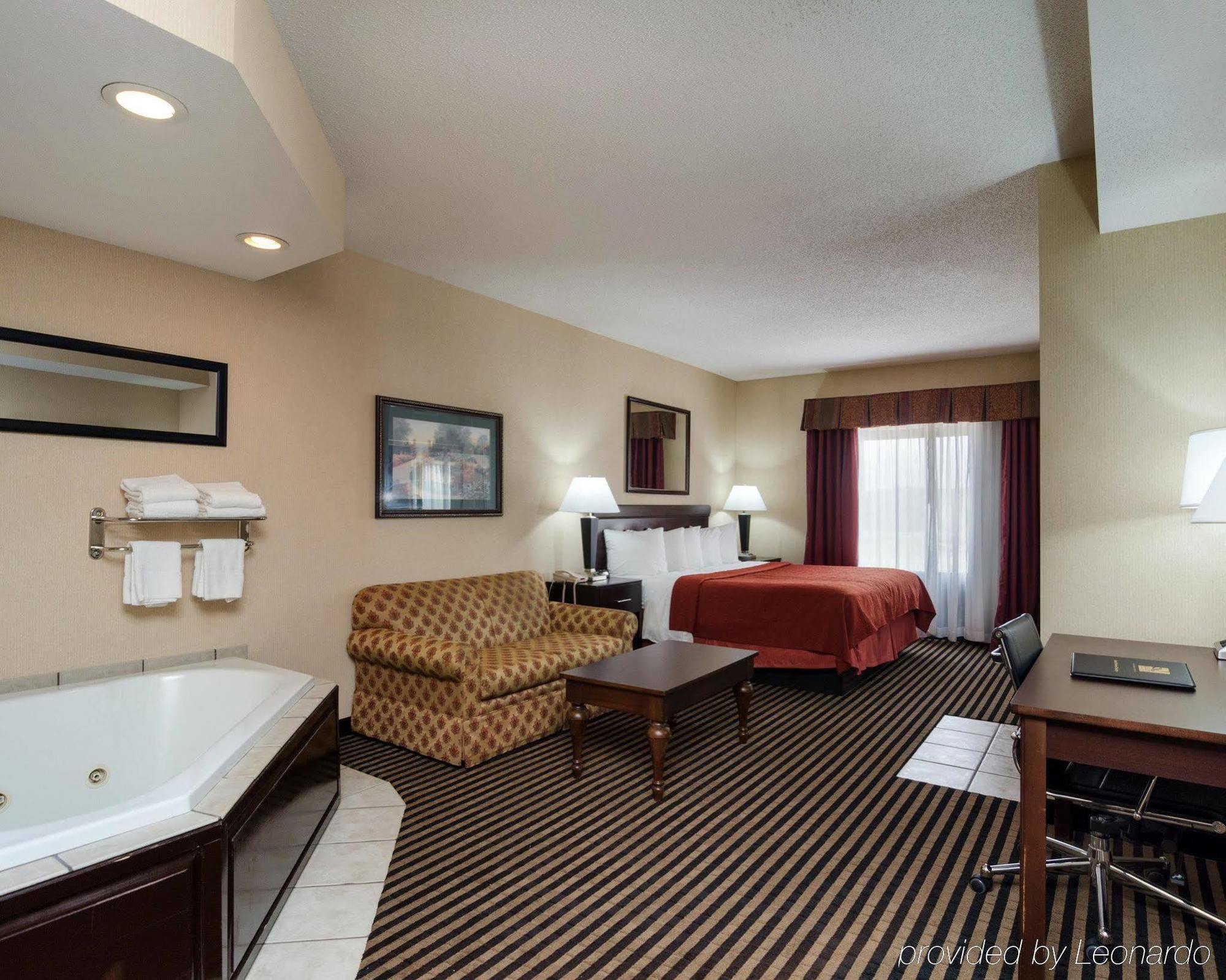 Quality Inn & Suites Abingdon Exterior photo